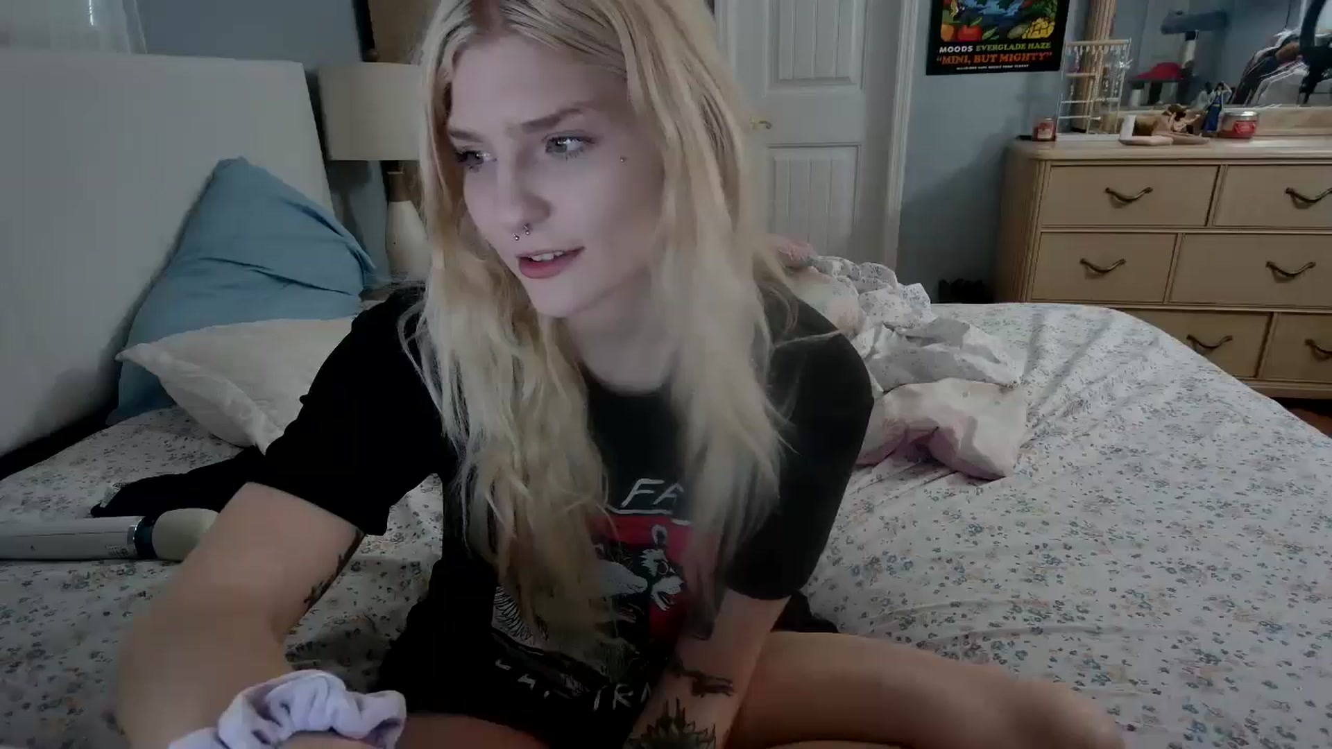 Gallery image thumbnail from DuckChan0's myfreecams stream on, 05/16/2024, 23:15 image 3 of 20