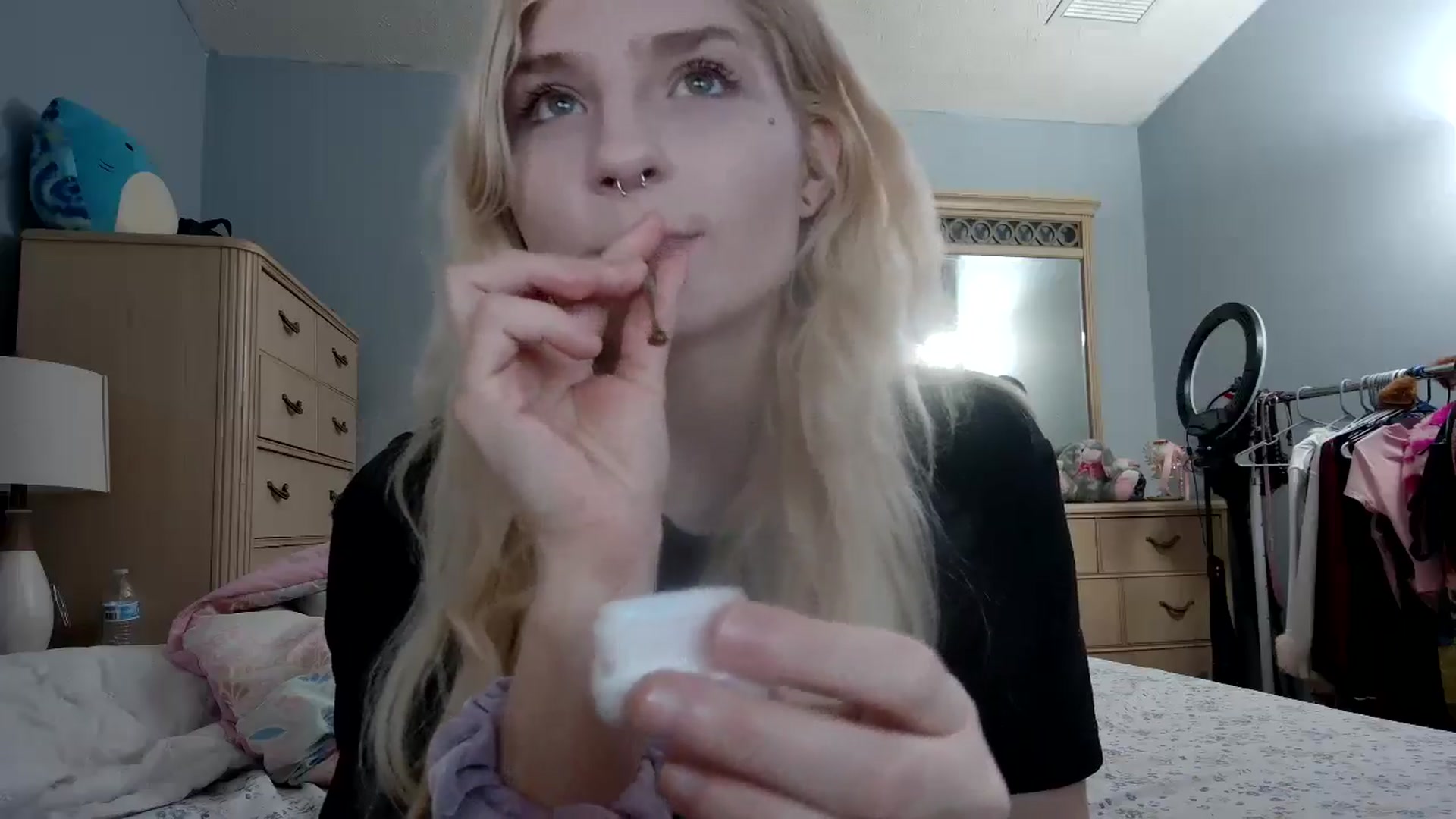 Gallery image thumbnail from DuckChan0's myfreecams stream on, 05/16/2024, 23:15 image 8 of 20