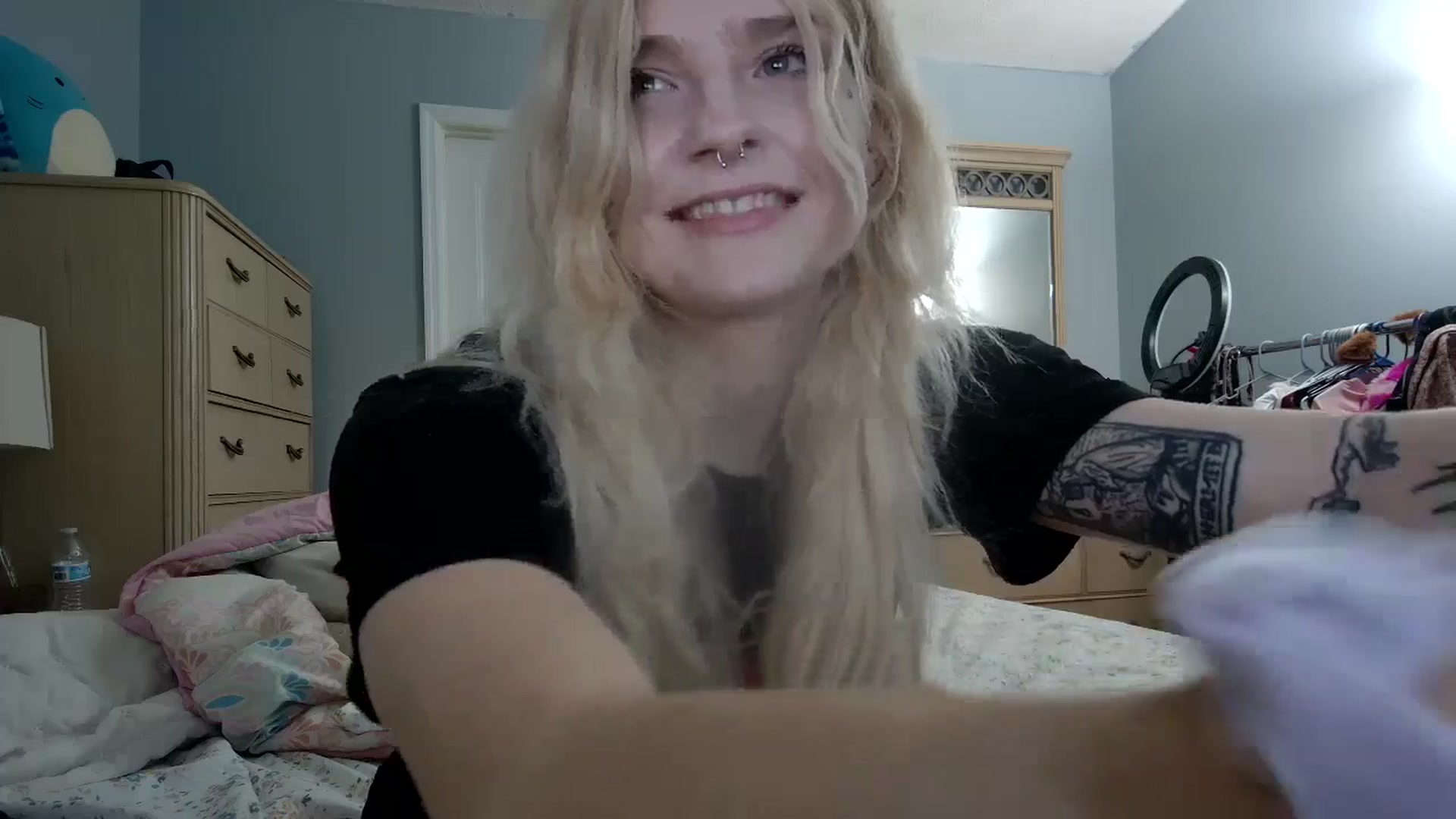 Gallery image thumbnail from DuckChan0's myfreecams stream on, 05/16/2024, 23:15 image 16 of 20