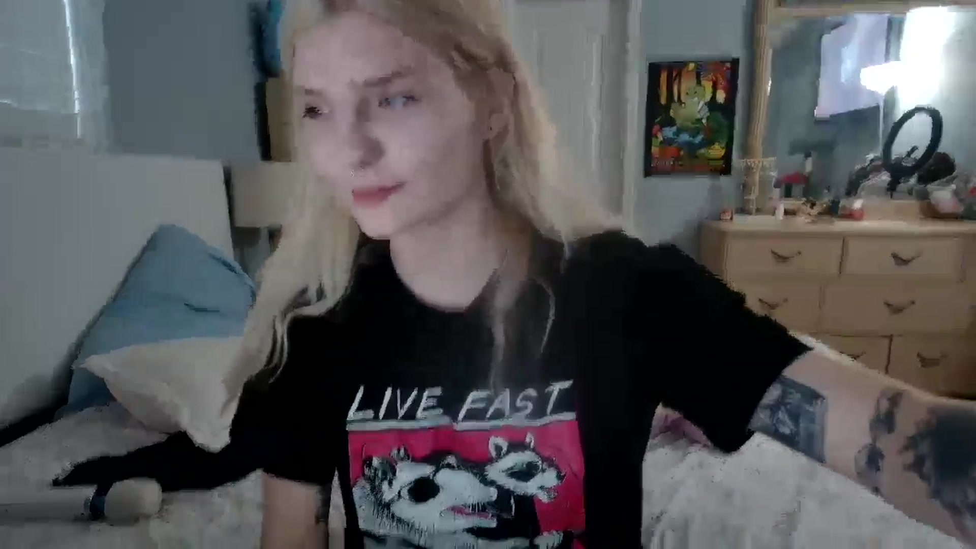 Gallery image thumbnail from DuckChan0's myfreecams stream on, 05/16/2024, 23:15 image 12 of 20