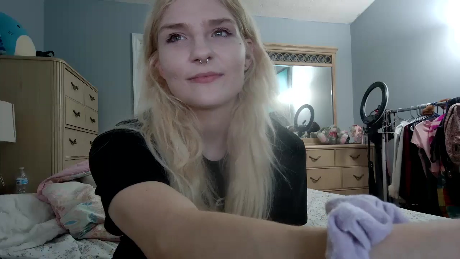 Gallery image thumbnail from DuckChan0's myfreecams stream on, 05/16/2024, 23:15 image 17 of 20