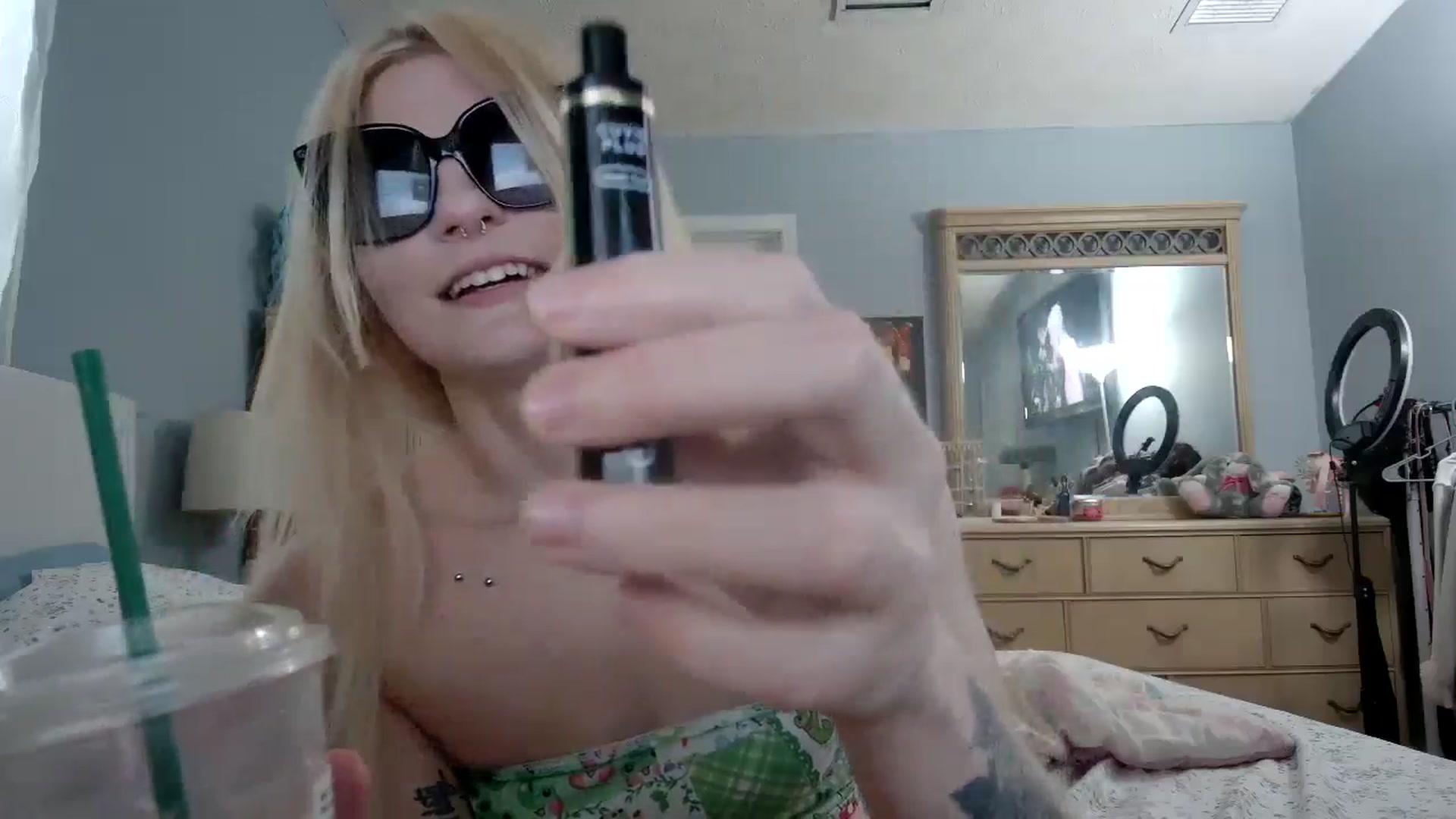 Gallery image thumbnail from DuckChan0's myfreecams stream on, 05/17/2024, 15:16 image 7 of 20