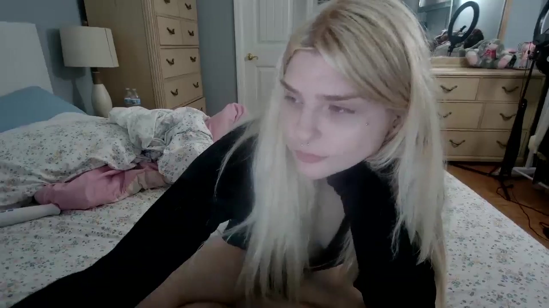 Gallery image thumbnail from DuckChan0's myfreecams stream on, 05/17/2024, 16:10 image 14 of 20