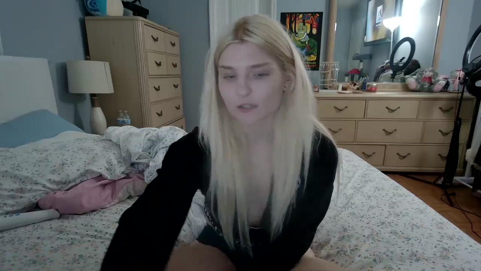 Gallery image thumbnail from DuckChan0's myfreecams stream on, 05/17/2024, 16:10 image 13 of 20