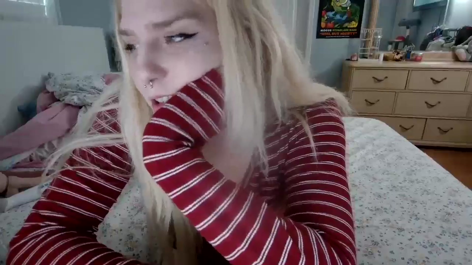 Gallery image thumbnail from DuckChan0's myfreecams stream on, 05/17/2024, 22:46 image 13 of 20