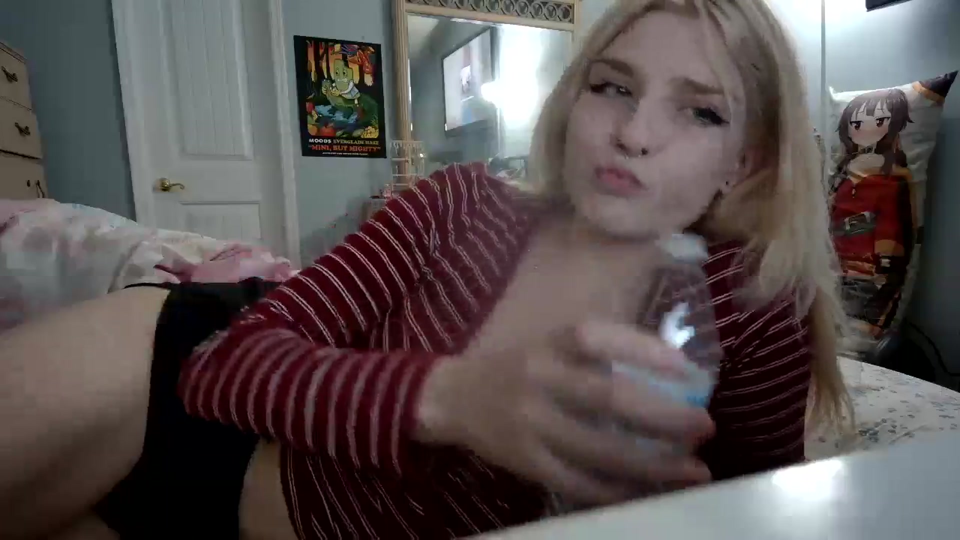 Gallery image thumbnail from DuckChan0's myfreecams stream on, 05/17/2024, 22:46 image 10 of 20