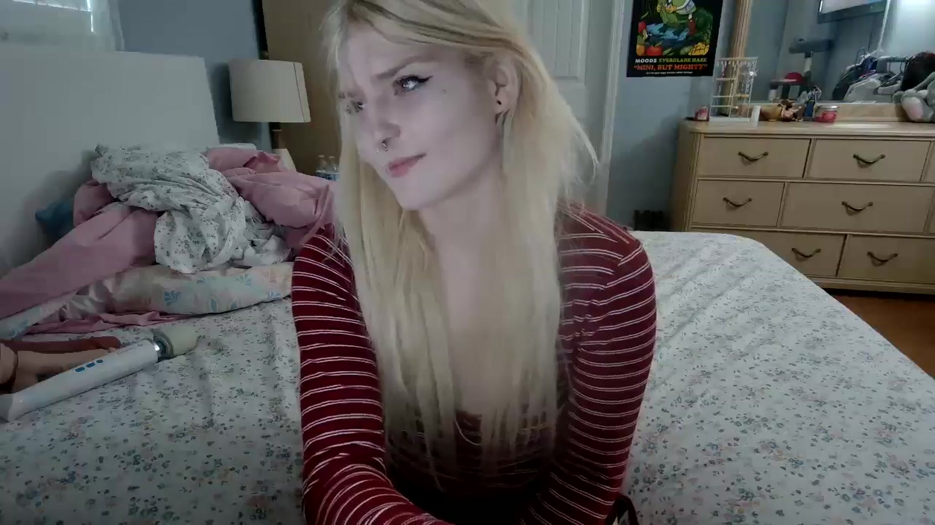 Gallery image thumbnail from DuckChan0's myfreecams stream on, 05/17/2024, 22:46 image 15 of 20