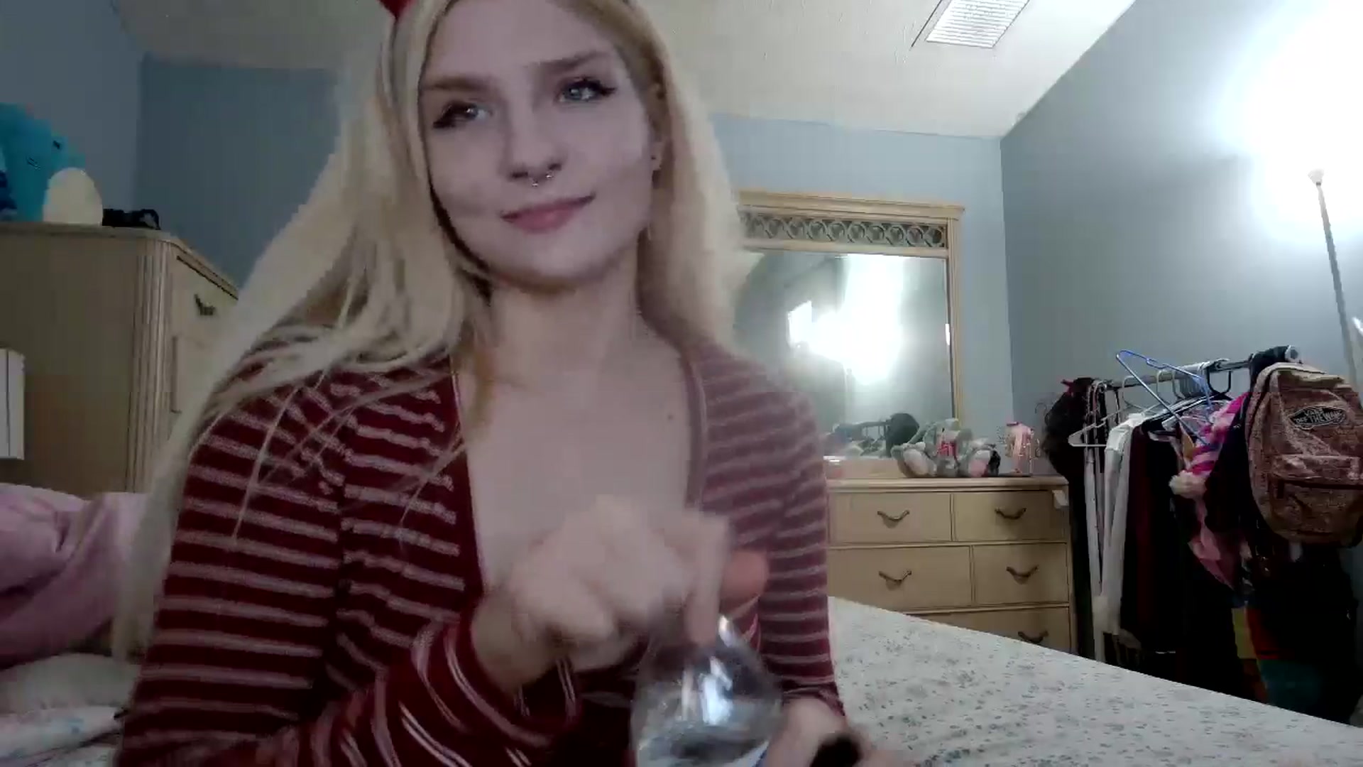 Gallery image thumbnail from DuckChan0's myfreecams stream on, 05/17/2024, 22:46 image 6 of 20