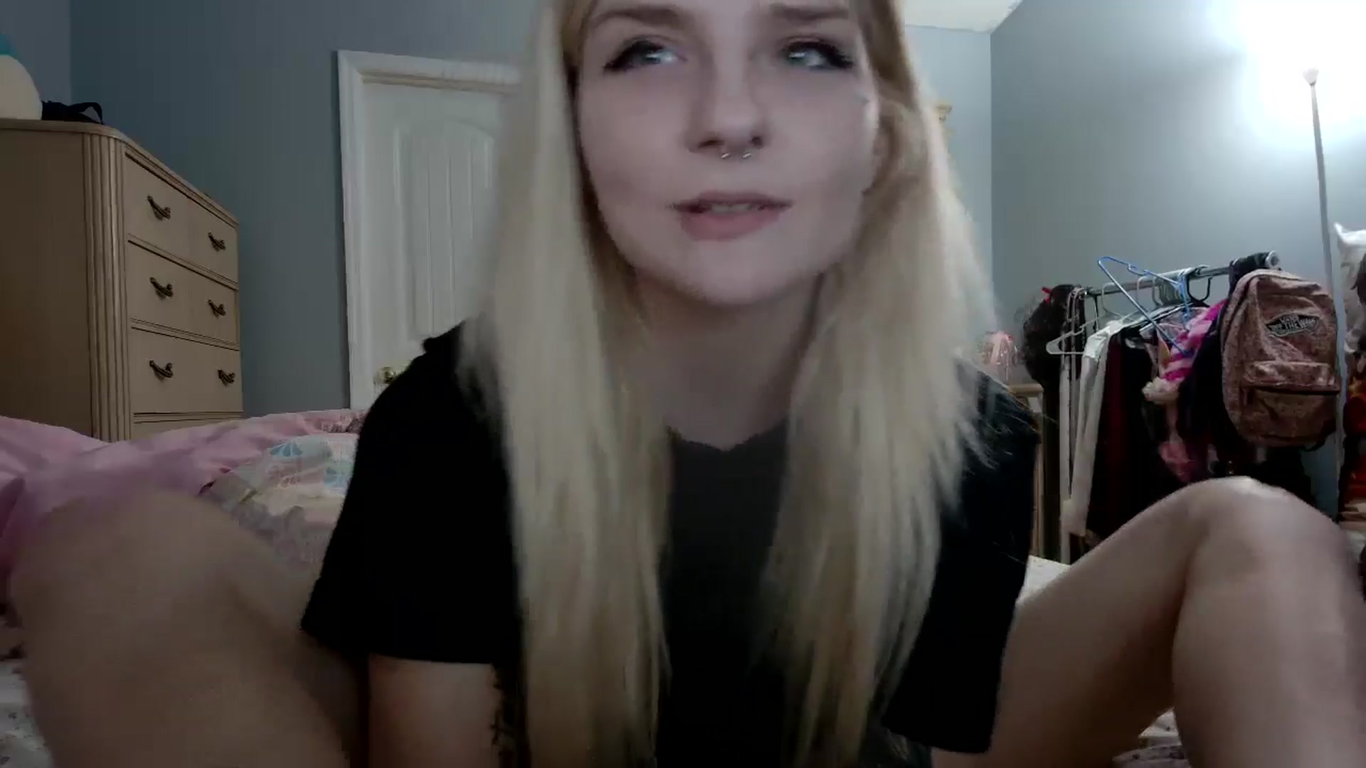 Gallery image thumbnail from DuckChan0's myfreecams stream on, 05/17/2024, 23:53 image 14 of 20