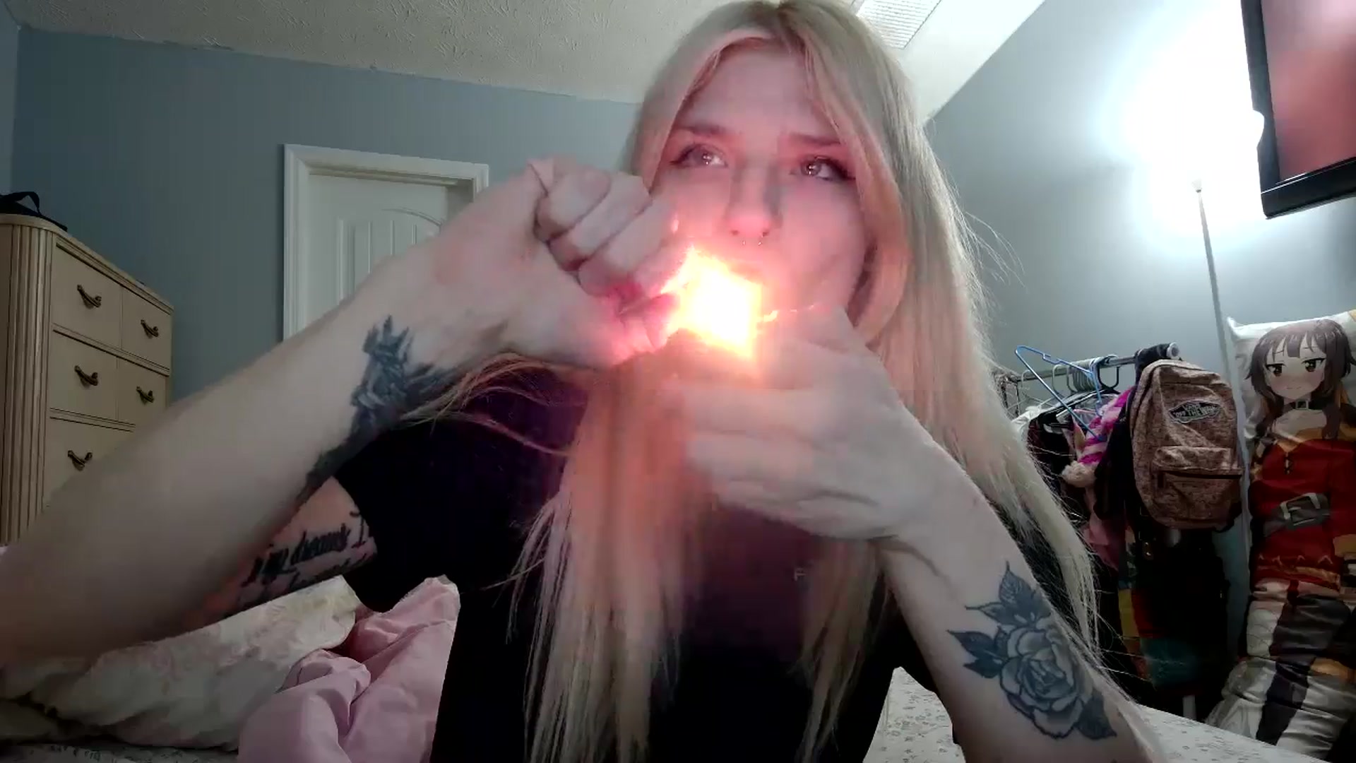 Gallery image thumbnail from DuckChan0's myfreecams stream on, 05/17/2024, 23:53 image 16 of 20