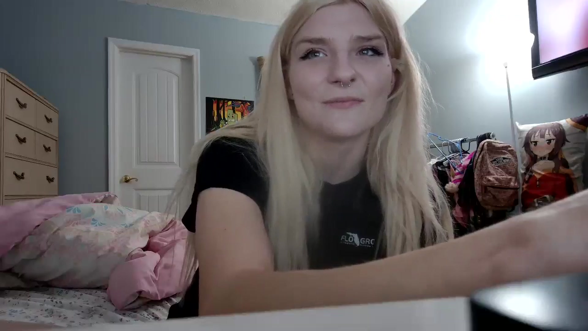 Gallery image thumbnail from DuckChan0's myfreecams stream on, 05/17/2024, 23:53 image 10 of 20