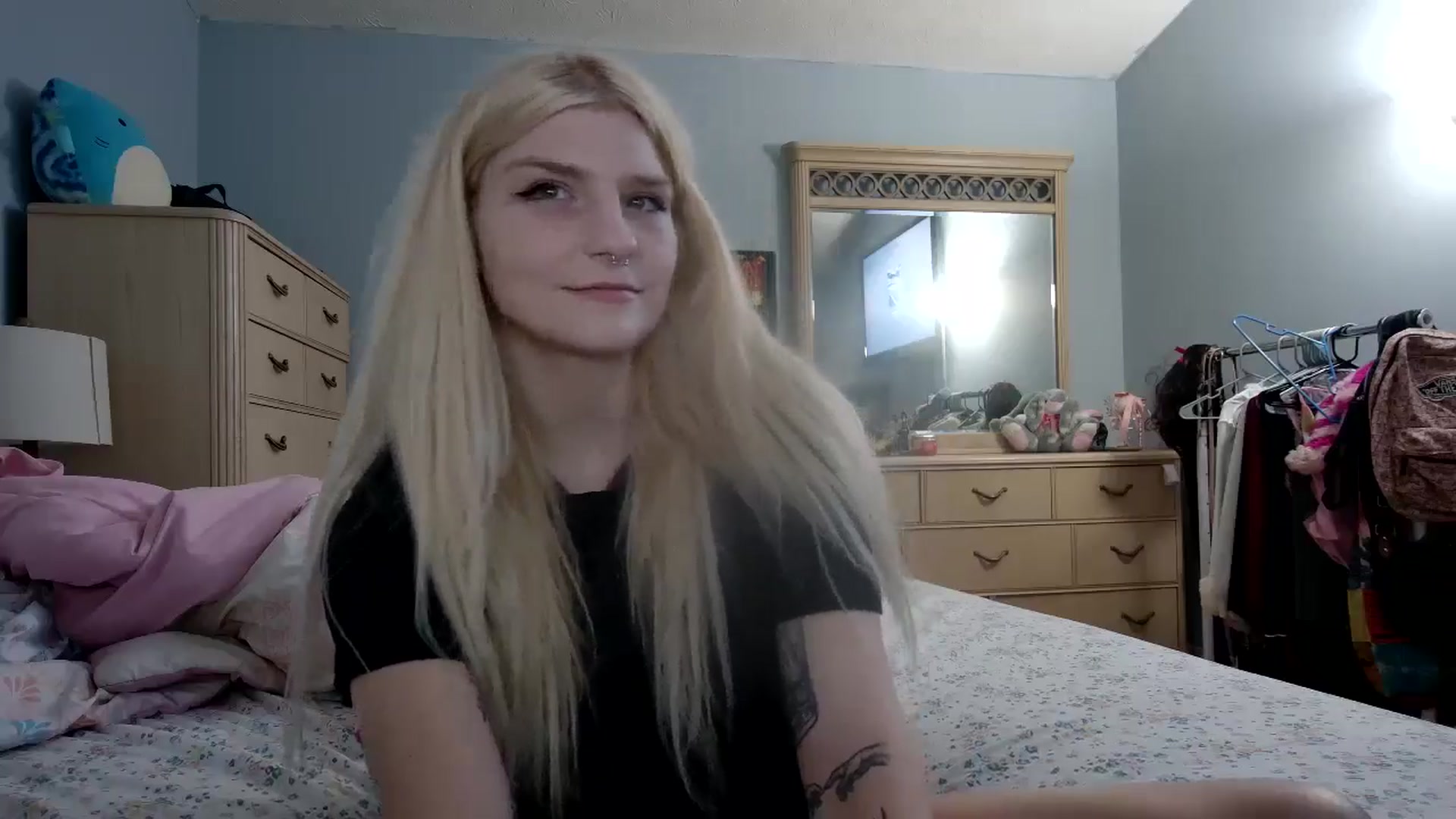Gallery image thumbnail from DuckChan0's myfreecams stream on, 05/17/2024, 23:53 image 4 of 20