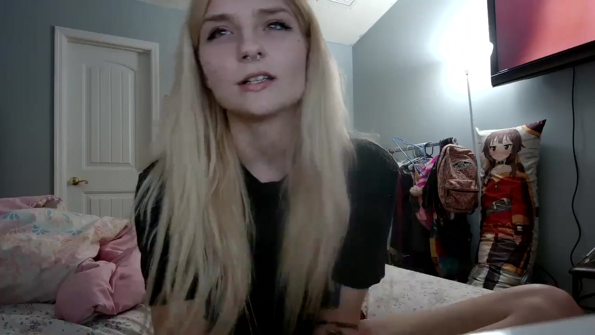 Gallery image thumbnail from DuckChan0's myfreecams stream on, 05/17/2024, 23:53 image 7 of 20