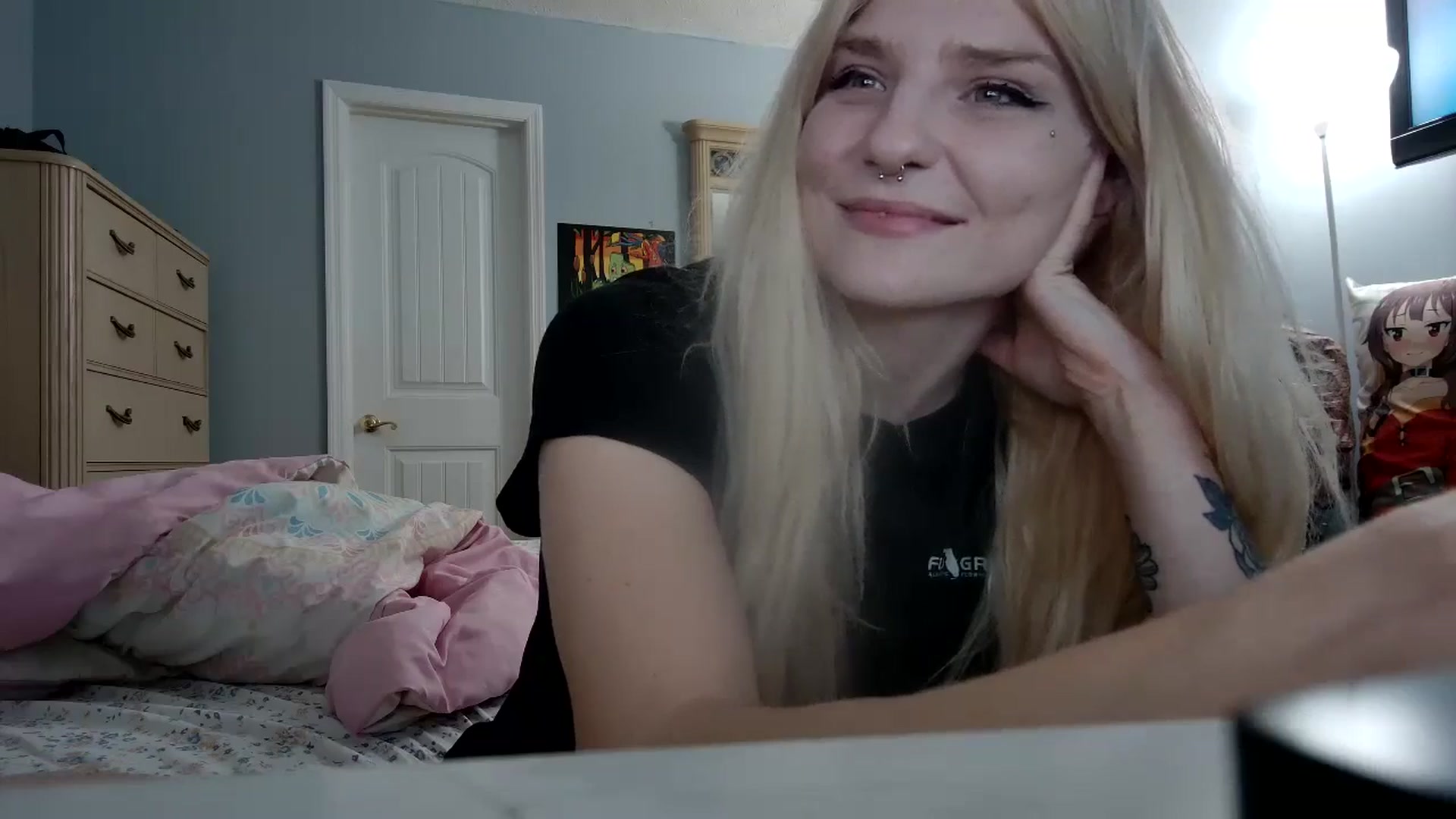 Gallery image thumbnail from DuckChan0's myfreecams stream on, 05/17/2024, 23:53 image 12 of 20