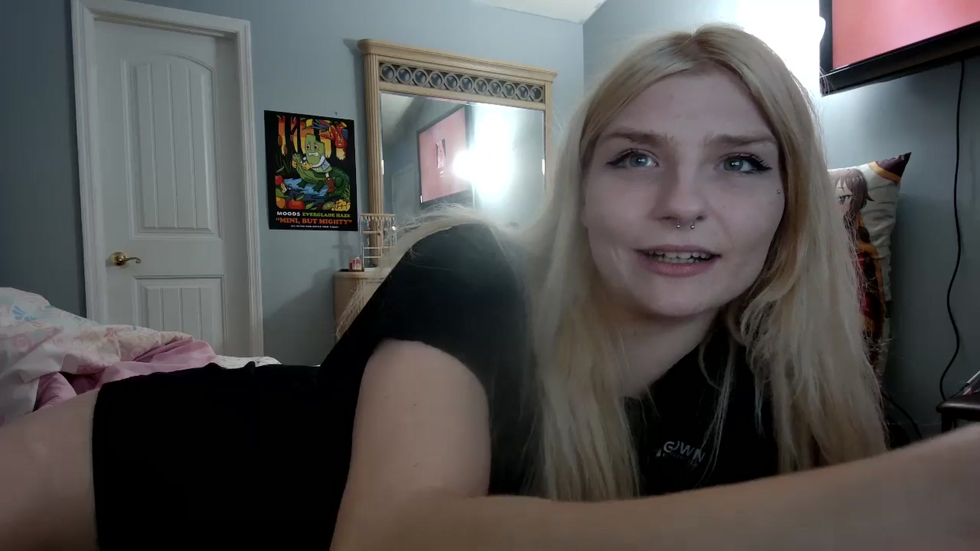Gallery image thumbnail from DuckChan0's myfreecams stream on, 05/17/2024, 23:53 image 5 of 20