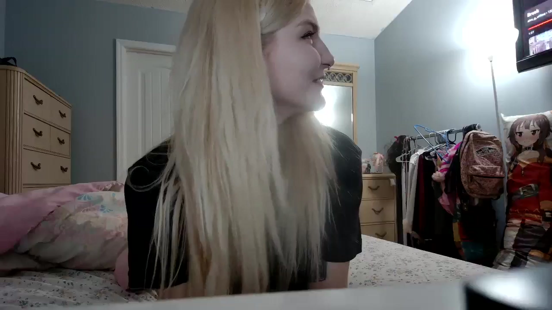 Gallery image thumbnail from DuckChan0's myfreecams stream on, 05/17/2024, 23:53 image 8 of 20