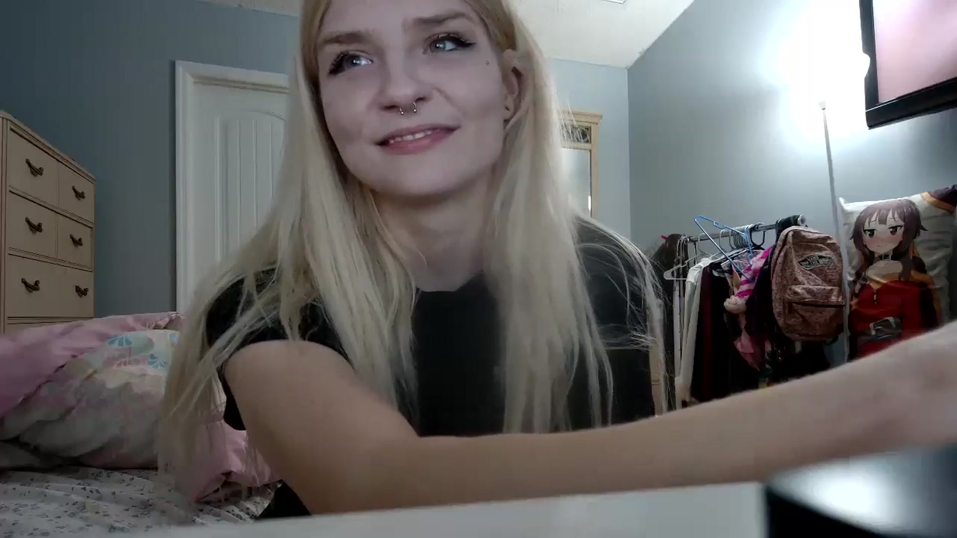 Gallery image thumbnail from DuckChan0's myfreecams stream on, 05/17/2024, 23:53 image 11 of 20