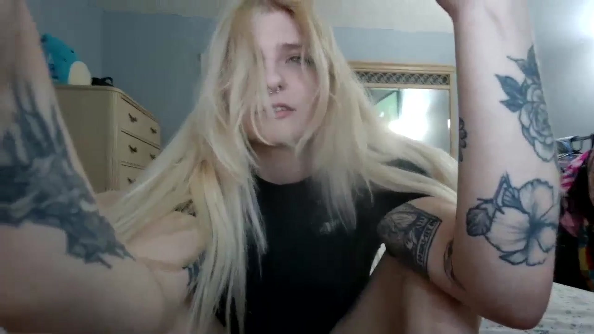 Gallery image thumbnail from DuckChan0's myfreecams stream on, 05/18/2024, 24:07 image 2 of 20