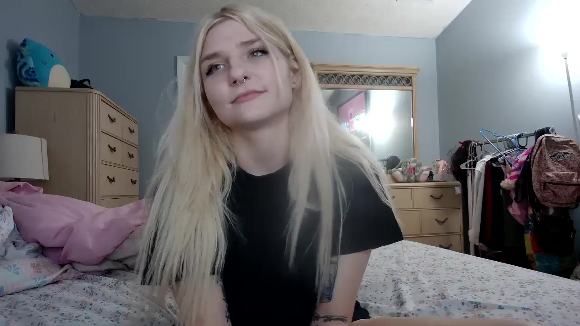 Gallery image thumbnail from DuckChan0's myfreecams stream on, 05/18/2024, 24:07 image 19 of 20