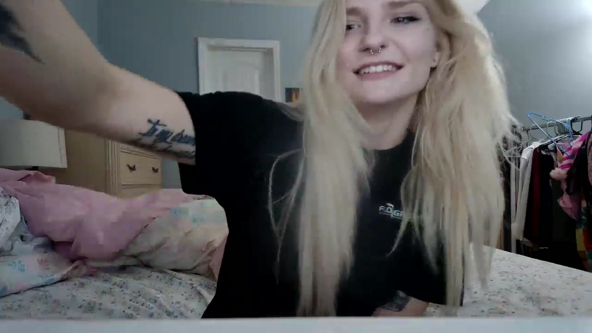 Gallery image thumbnail from DuckChan0's myfreecams stream on, 05/18/2024, 24:07 image 4 of 20