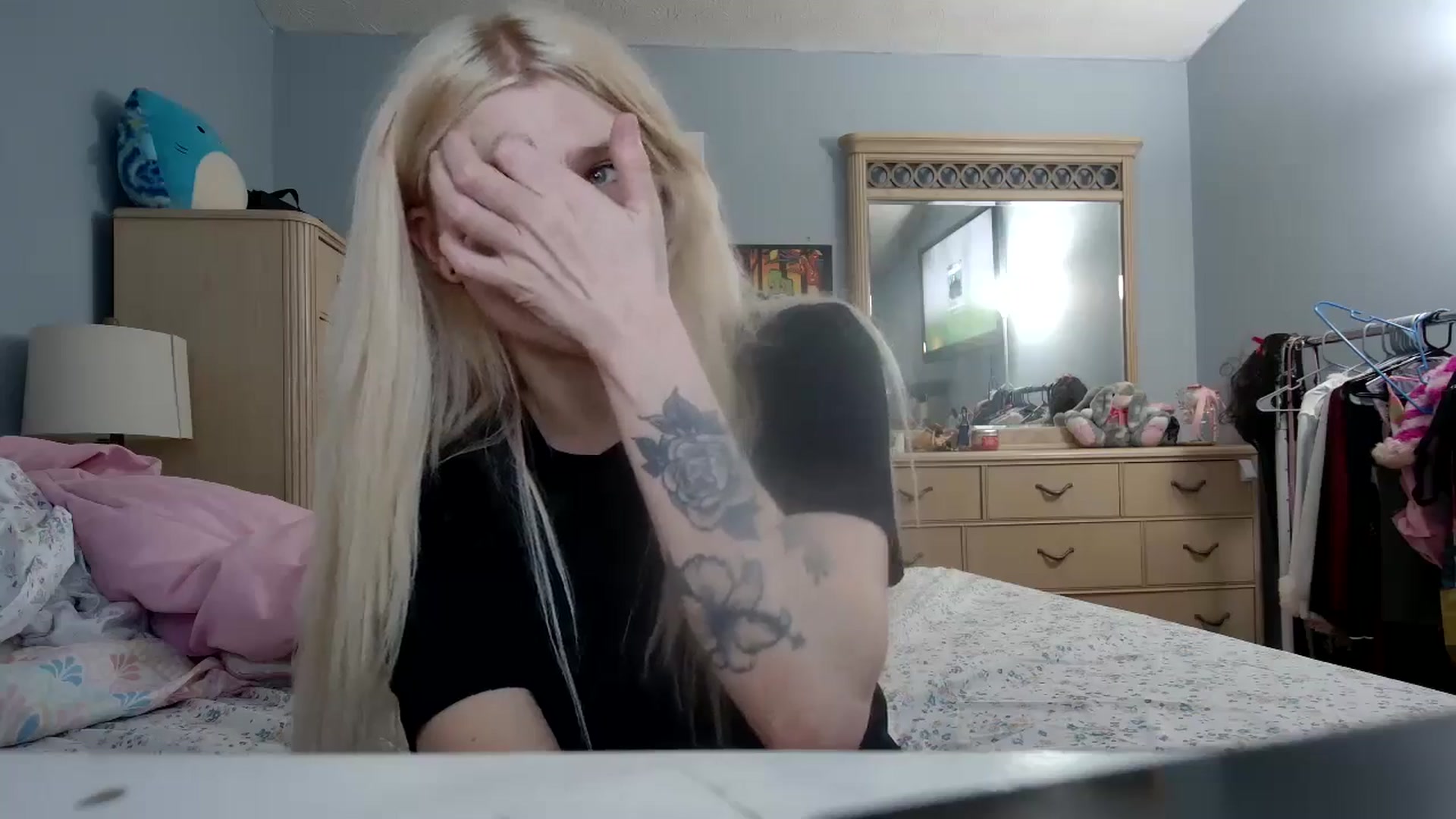 Gallery image thumbnail from DuckChan0's myfreecams stream on, 05/18/2024, 24:07 image 6 of 20