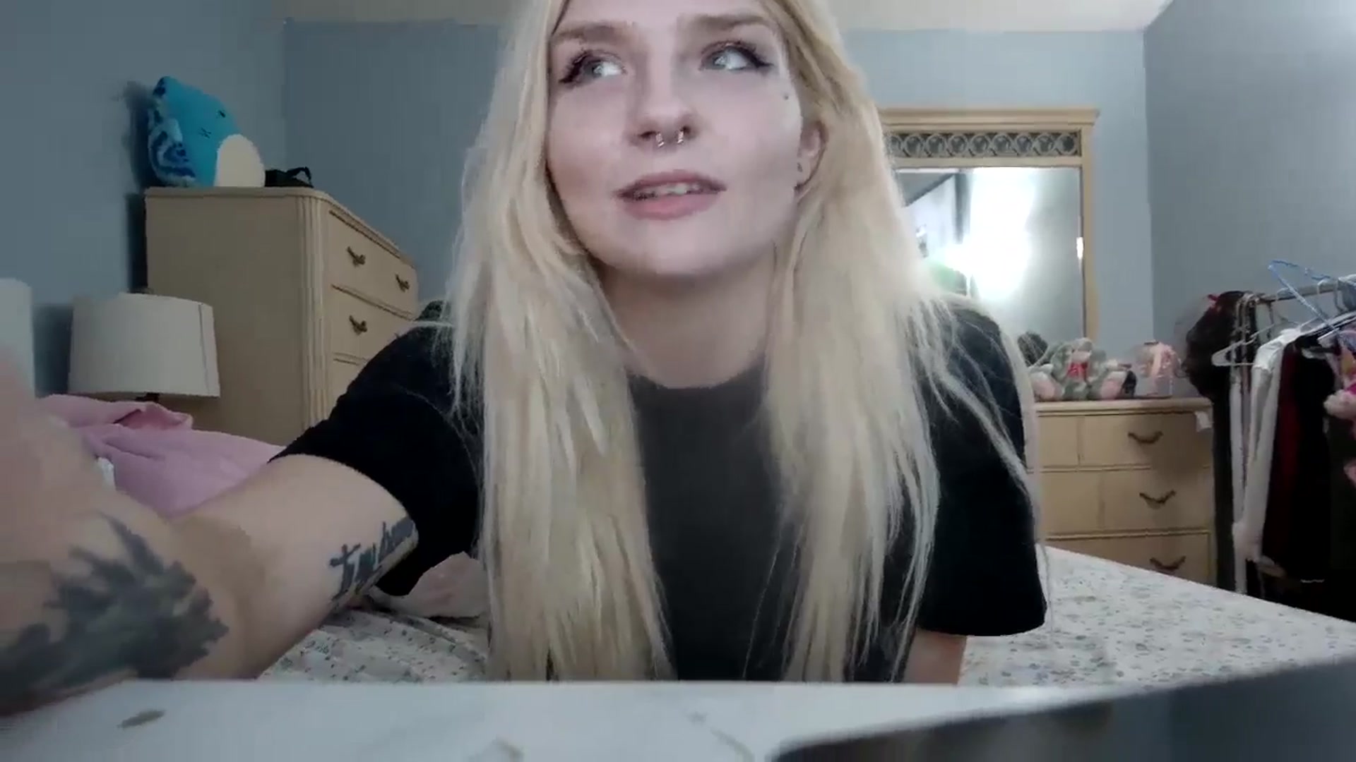 Gallery image thumbnail from DuckChan0's myfreecams stream on, 05/18/2024, 24:07 image 5 of 20