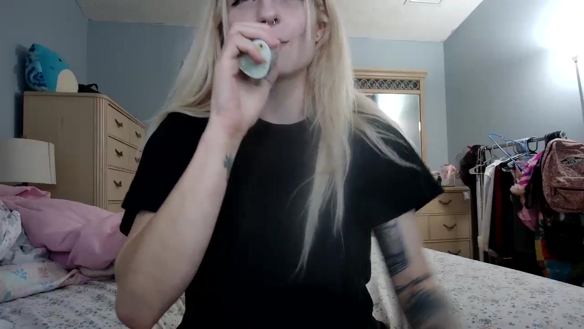 Gallery image thumbnail from DuckChan0's myfreecams stream on, 05/18/2024, 24:07 image 20 of 20