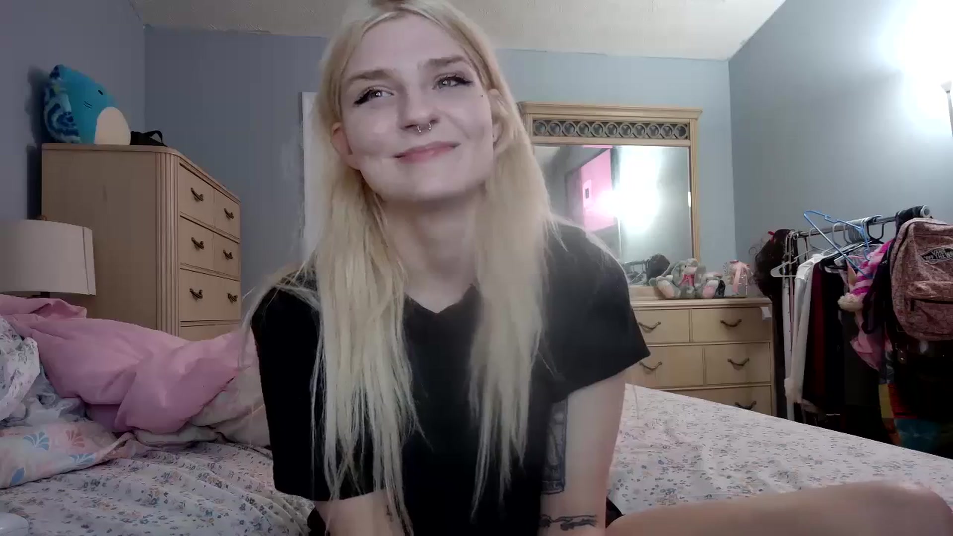 Gallery image thumbnail from DuckChan0's myfreecams stream on, 05/18/2024, 24:07 image 15 of 20