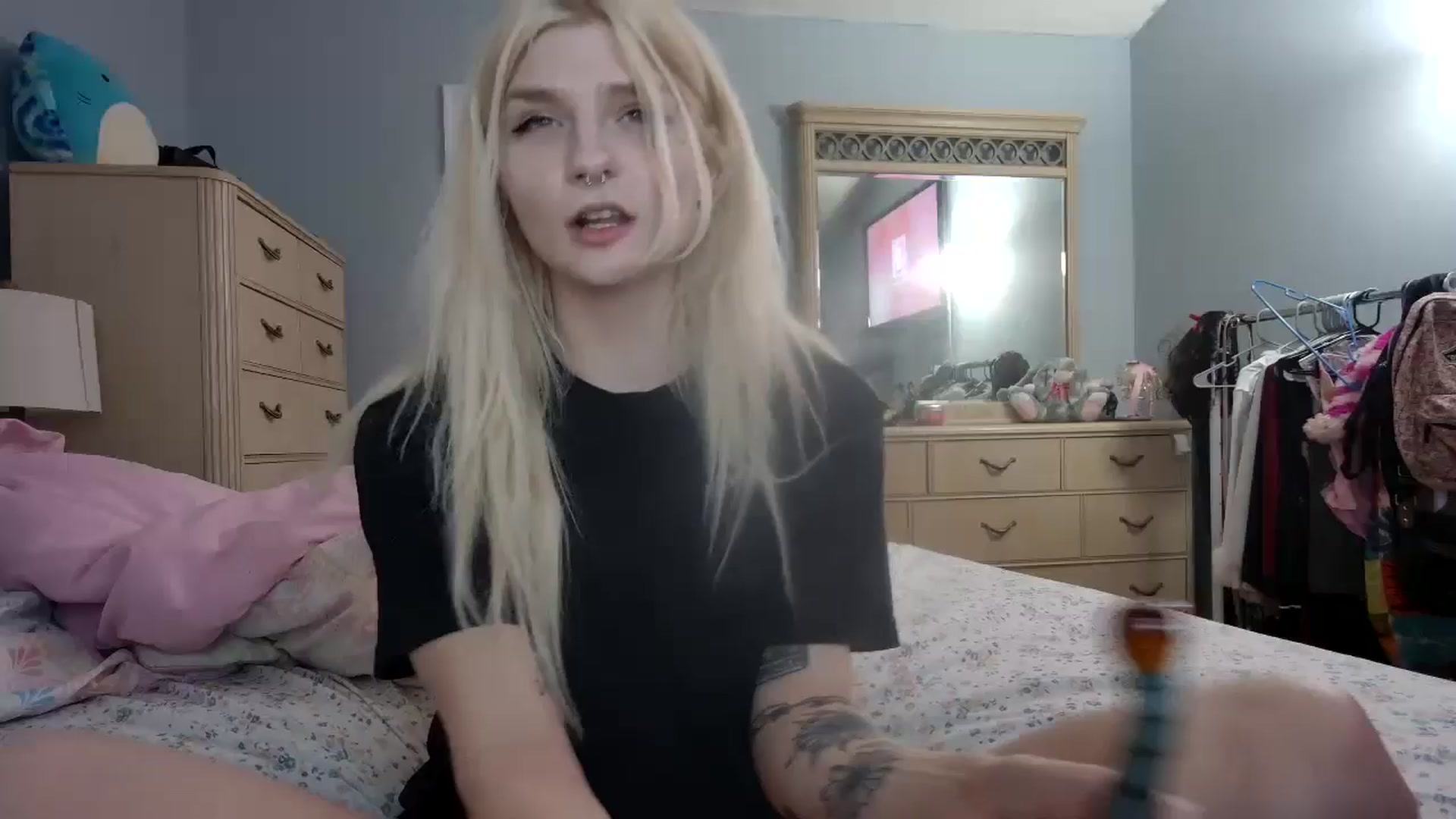 Gallery image thumbnail from DuckChan0's myfreecams stream on, 05/18/2024, 24:07 image 1 of 20