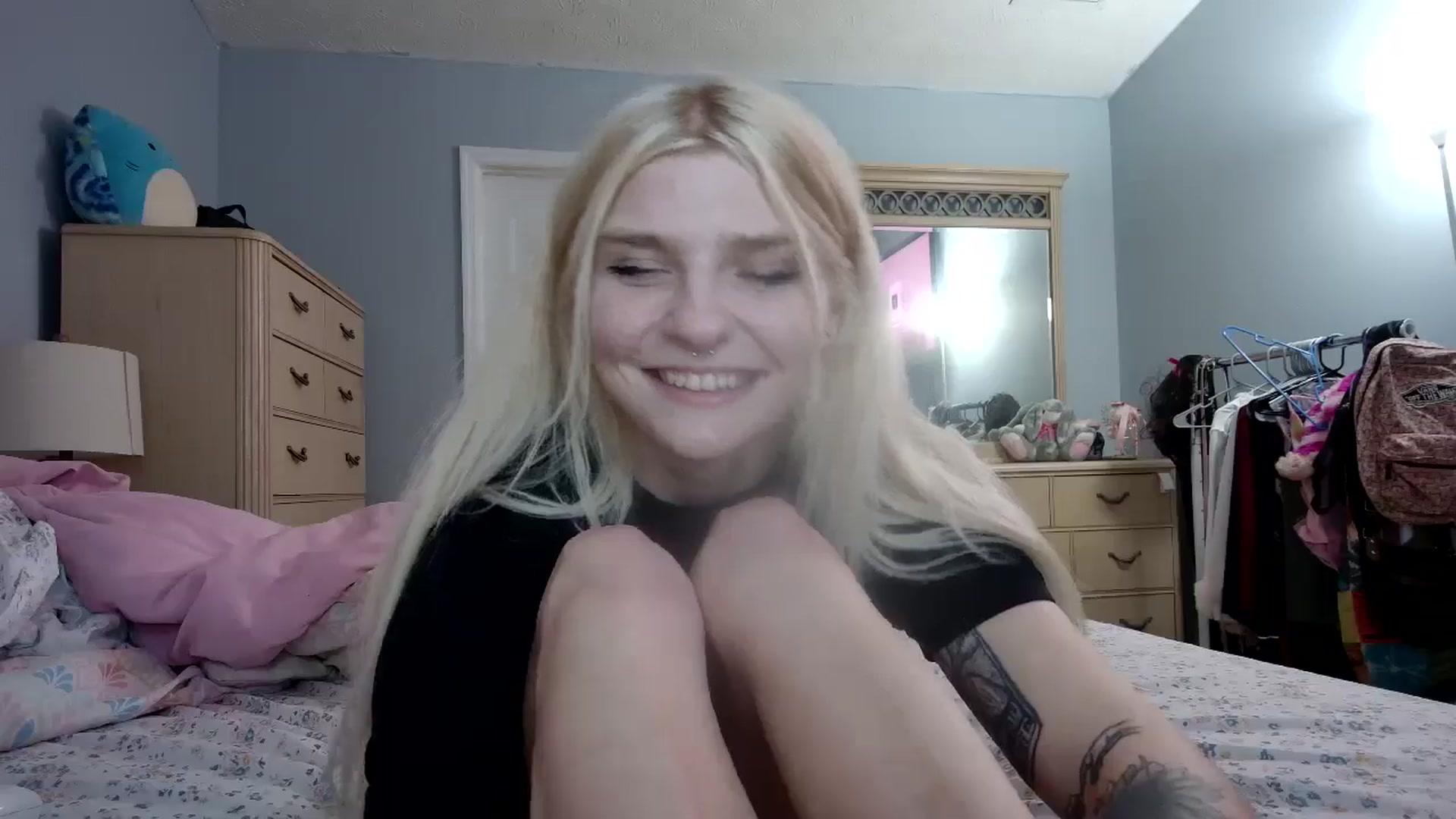 Gallery image thumbnail from DuckChan0's myfreecams stream on, 05/18/2024, 24:07 image 18 of 20