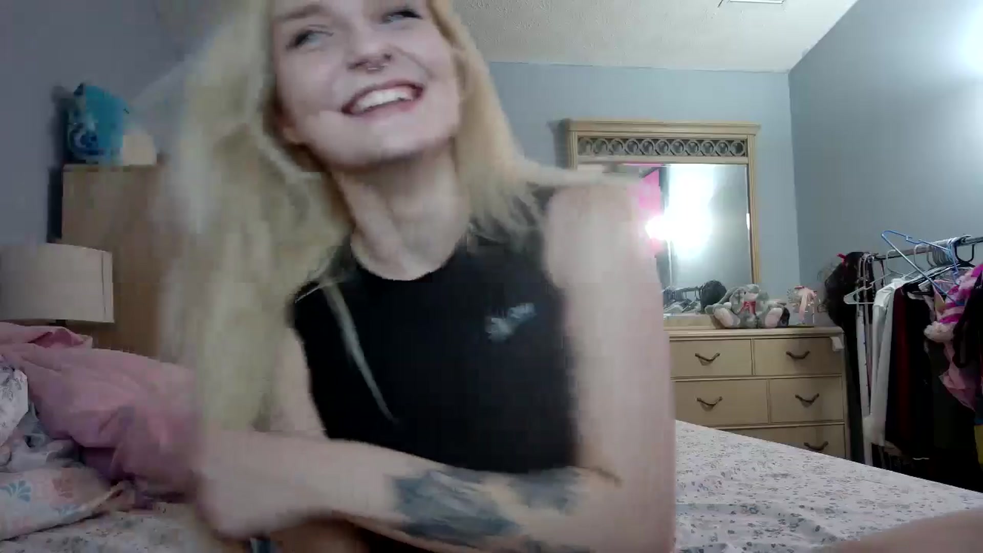 Gallery image thumbnail from DuckChan0's myfreecams stream on, 05/18/2024, 24:07 image 12 of 20