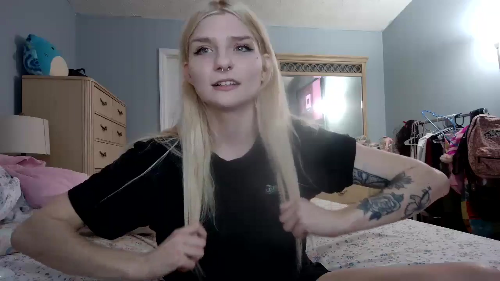 Gallery image thumbnail from DuckChan0's myfreecams stream on, 05/18/2024, 24:07 image 14 of 20