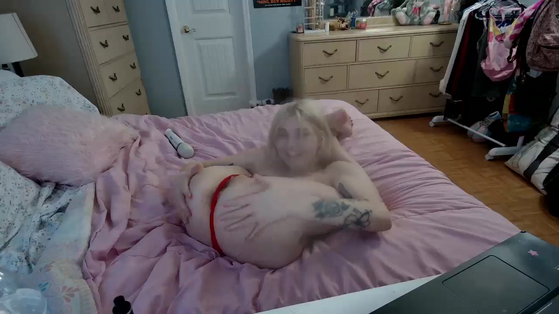 Gallery image thumbnail from DuckChan0's myfreecams stream on, 05/19/2024, 24:02 image 6 of 20