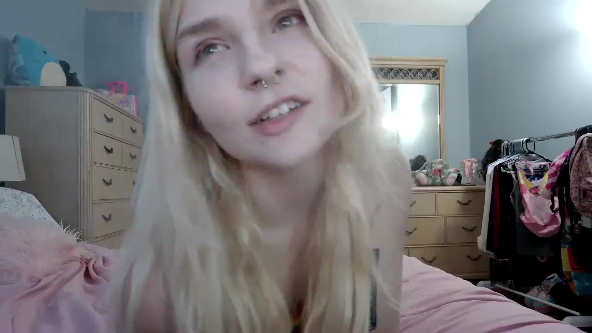 Gallery image thumbnail from DuckChan0's myfreecams stream on, 05/19/2024, 24:02 image 4 of 20