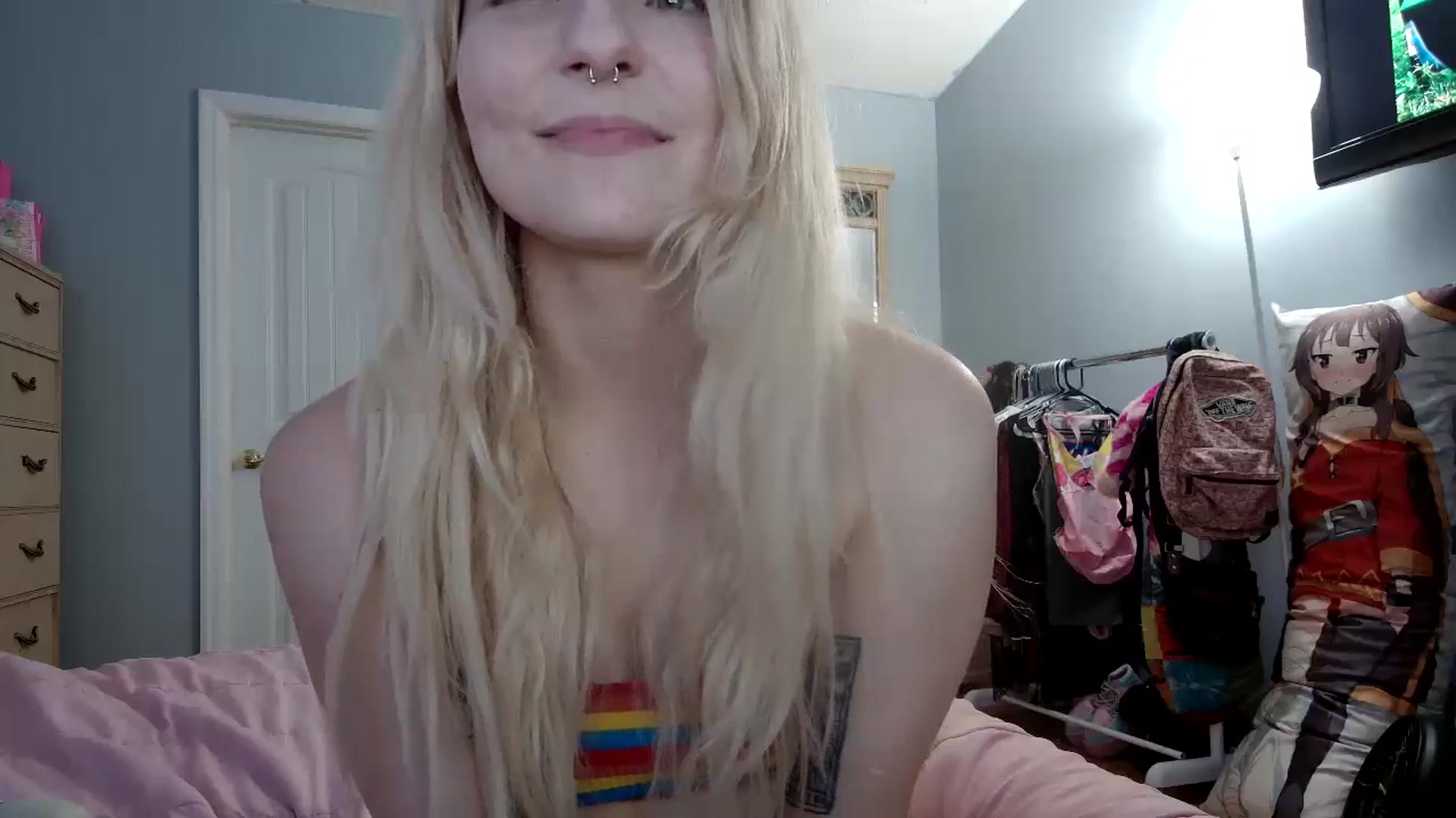 Gallery image thumbnail from DuckChan0's myfreecams stream on, 05/19/2024, 24:02 image 15 of 20