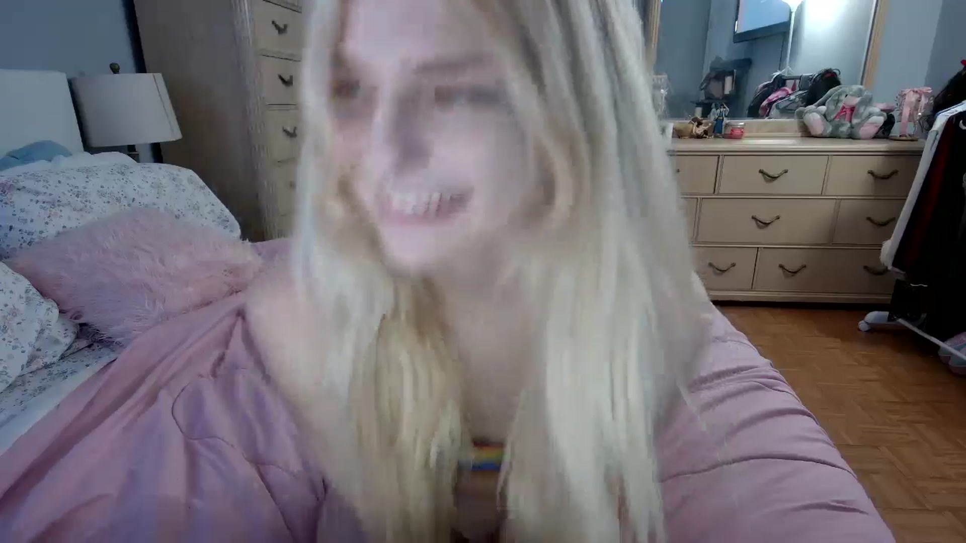 Gallery image thumbnail from DuckChan0's myfreecams stream on, 05/19/2024, 24:02 image 20 of 20
