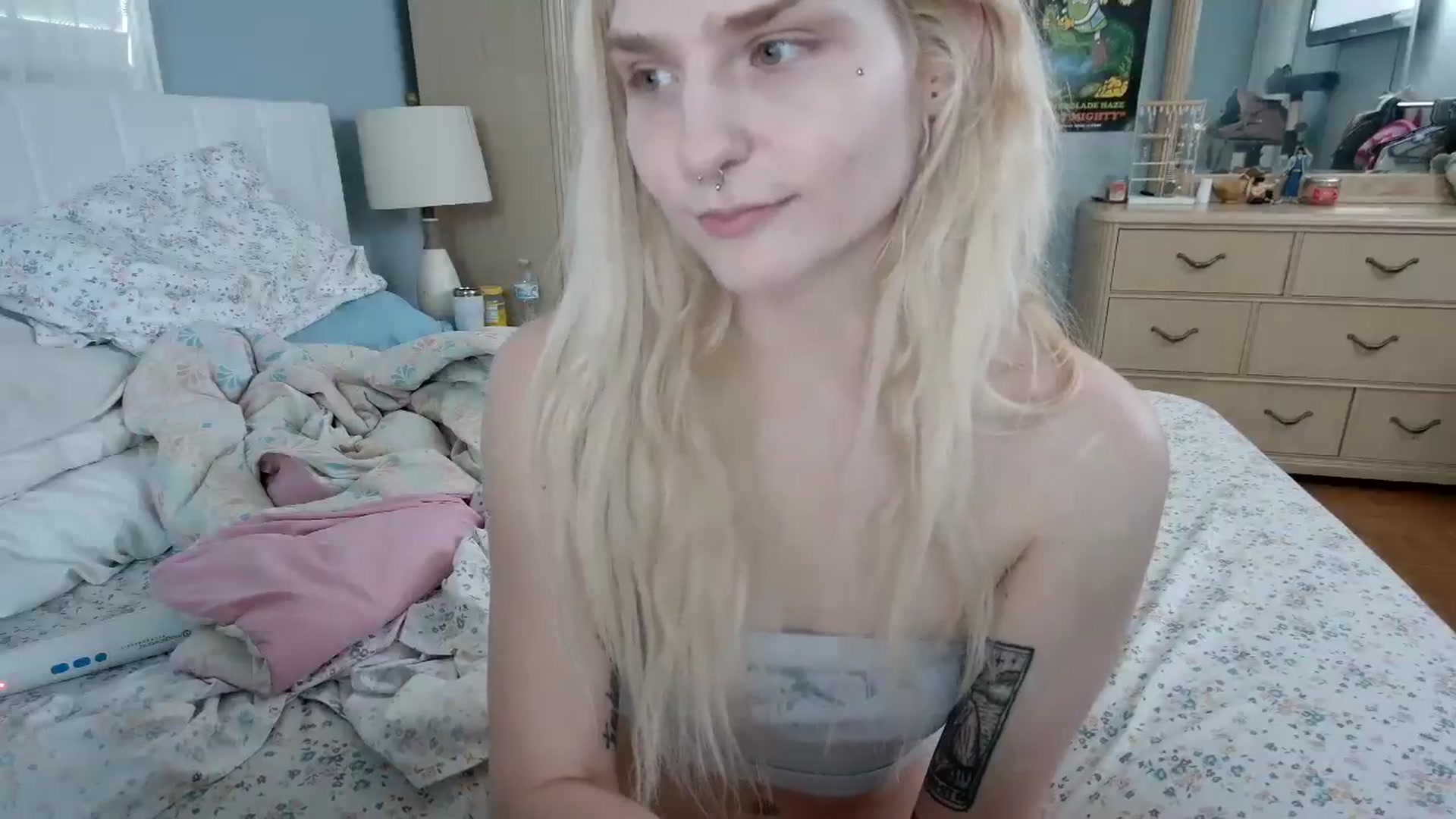 Gallery image thumbnail from DuckChan0's myfreecams stream on, 05/19/2024, 22:40 image 6 of 20