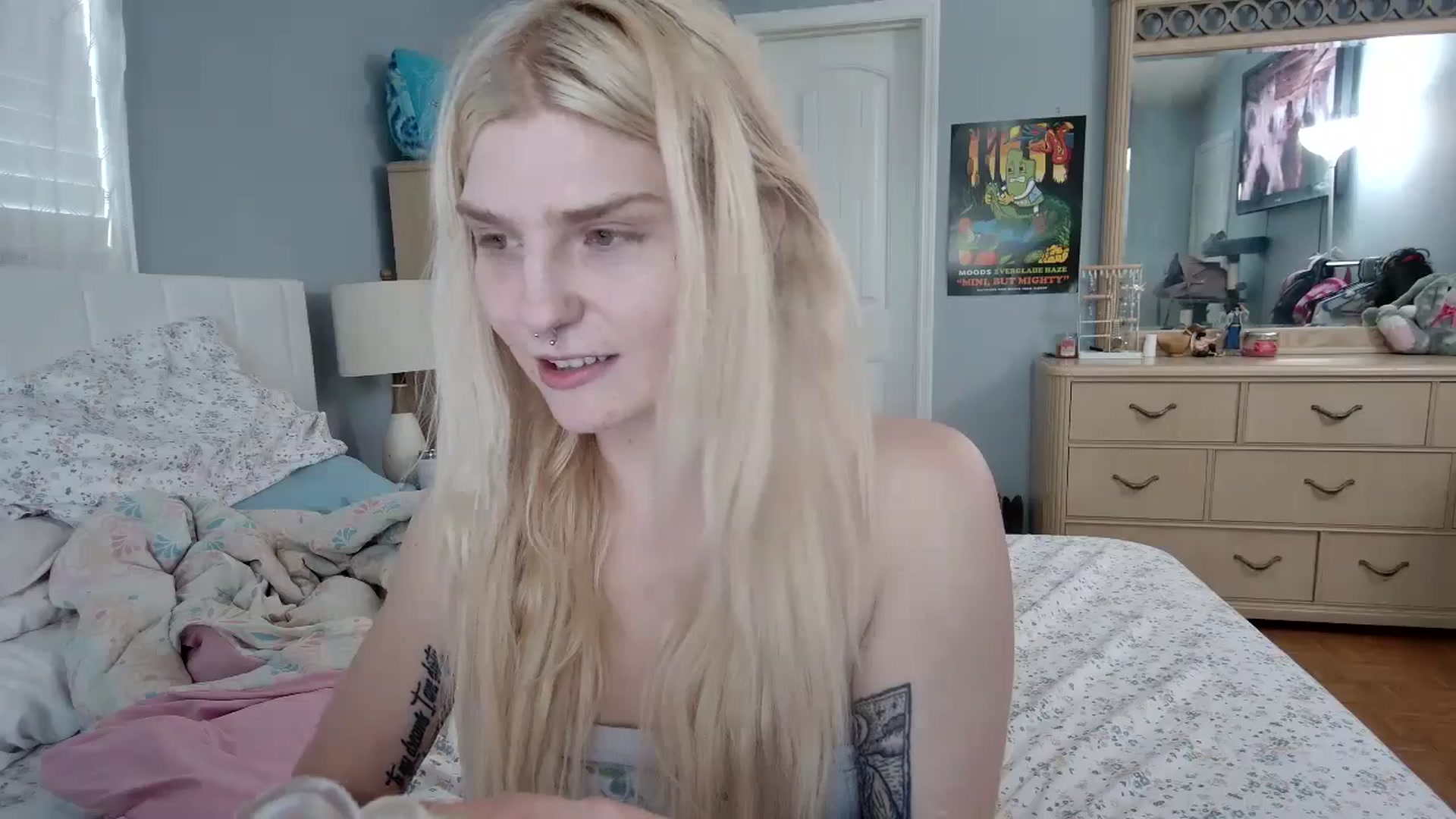 Gallery image thumbnail from DuckChan0's myfreecams stream on, 05/19/2024, 22:40 image 2 of 20