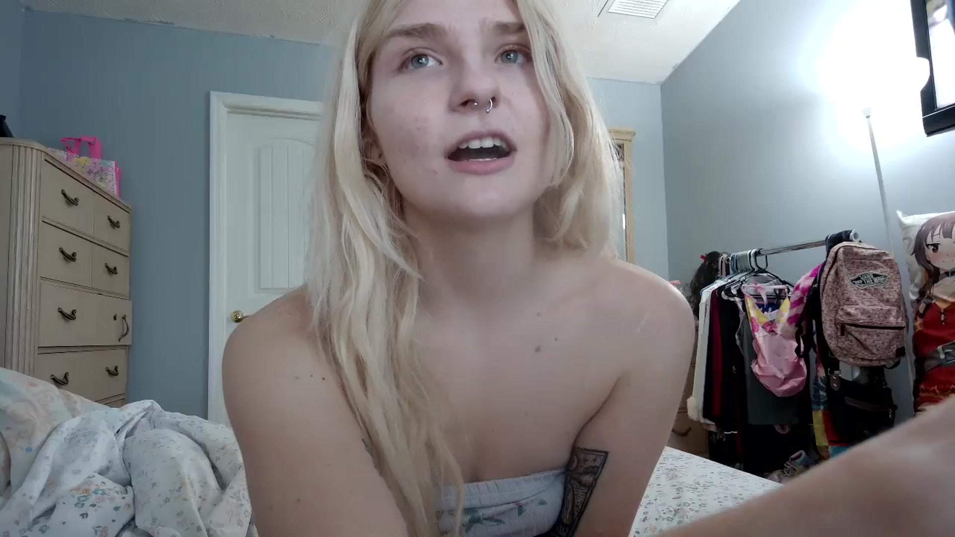 Gallery image thumbnail from DuckChan0's myfreecams stream on, 05/19/2024, 22:40 image 17 of 20
