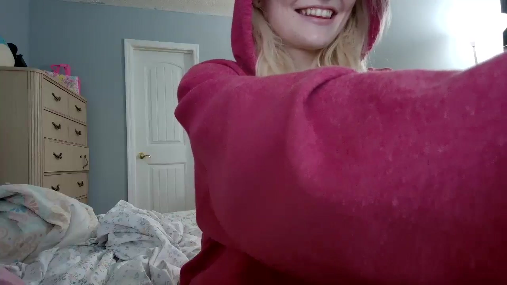 Gallery image thumbnail from DuckChan0's myfreecams stream on, 05/19/2024, 23:09 image 18 of 20