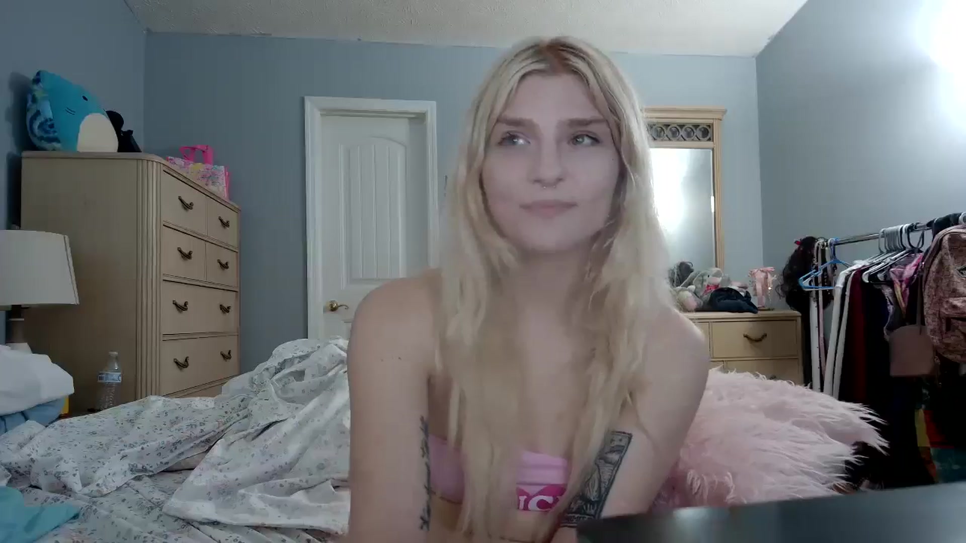 Gallery image thumbnail from DuckChan0's myfreecams stream on, 05/20/2024, 17:14 image 18 of 20