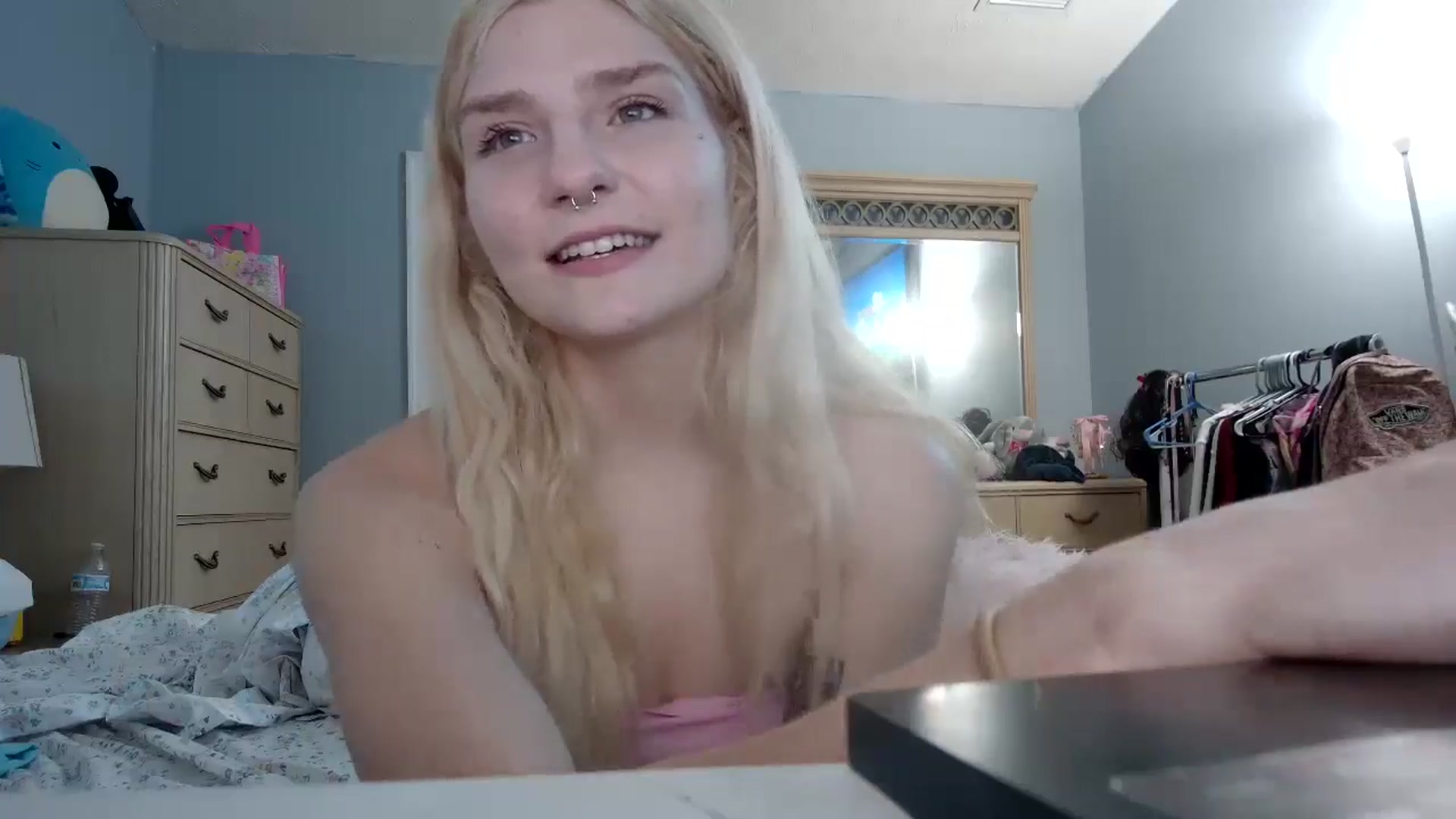 Gallery image thumbnail from DuckChan0's myfreecams stream on, 05/20/2024, 17:49 image 8 of 20