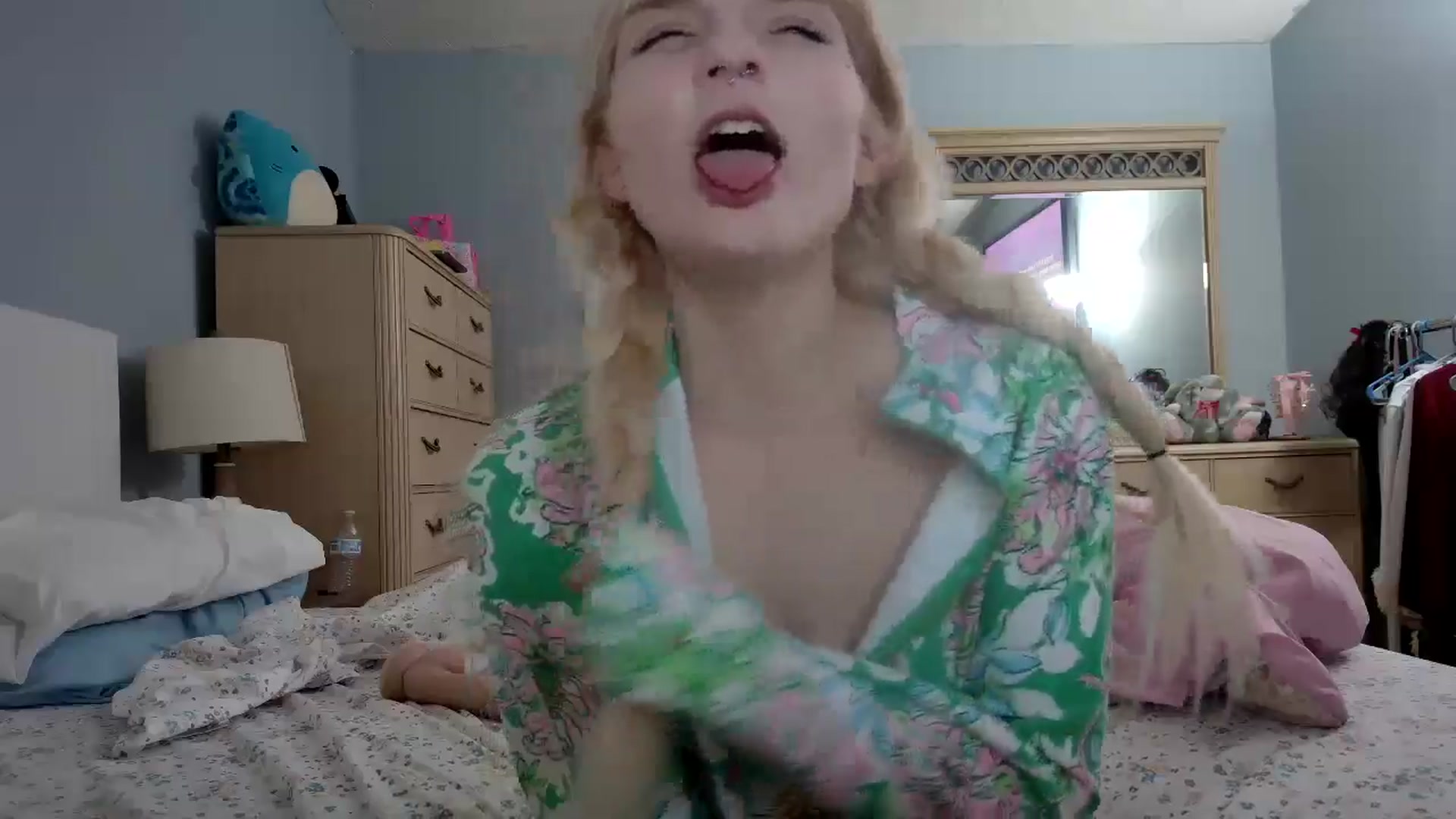 Gallery image thumbnail from DuckChan0's myfreecams stream on, 05/20/2024, 22:46 image 7 of 20