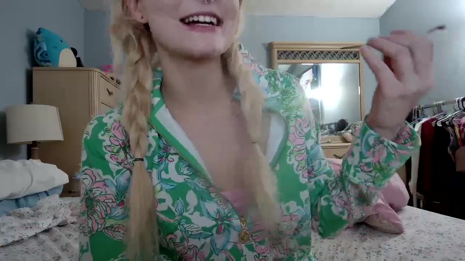 Gallery image thumbnail from DuckChan0's myfreecams stream on, 05/20/2024, 22:46 image 5 of 20