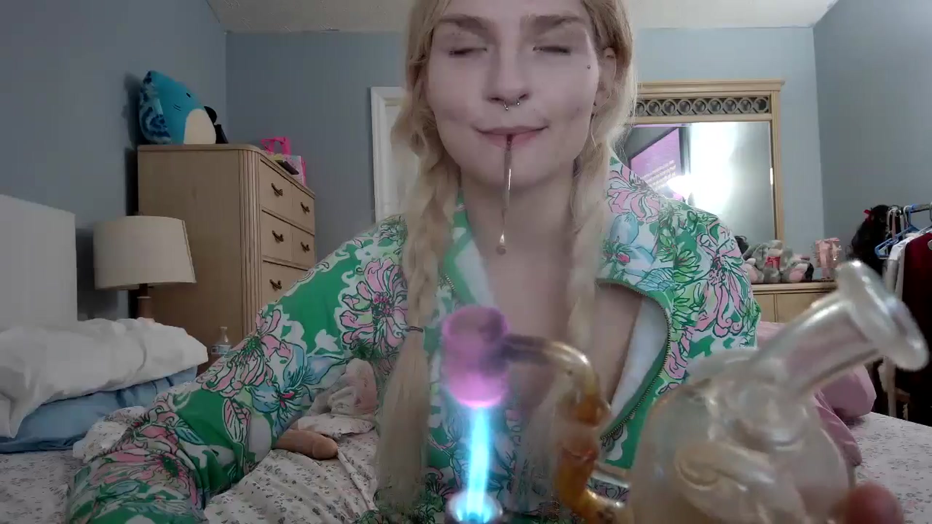 Gallery image thumbnail from DuckChan0's myfreecams stream on, 05/20/2024, 22:46 image 6 of 20