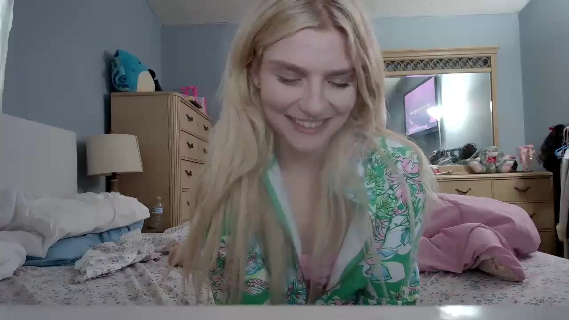 Gallery image thumbnail from DuckChan0's myfreecams stream on, 05/20/2024, 22:46 image 9 of 20