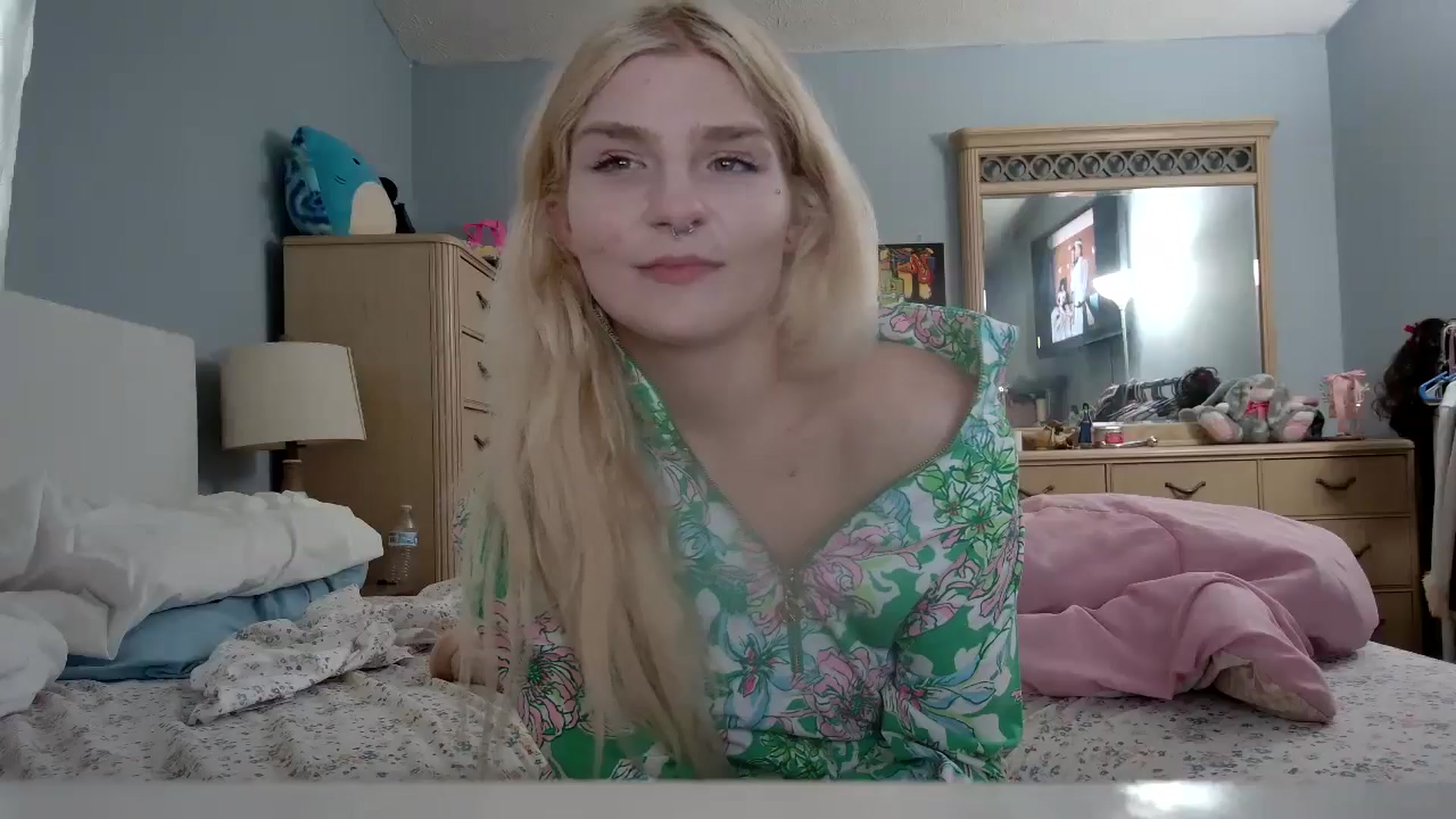 Gallery image thumbnail from DuckChan0's myfreecams stream on, 05/20/2024, 22:46 image 13 of 20