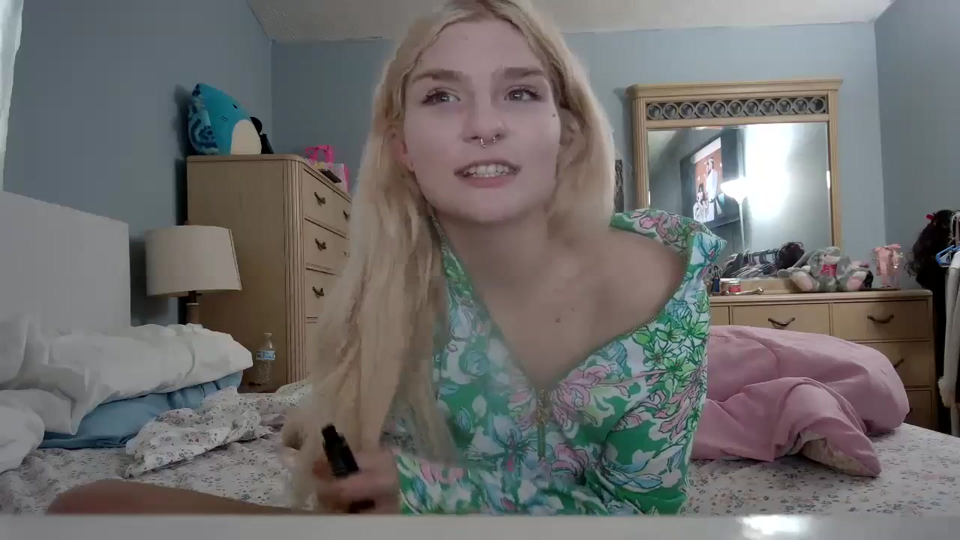 Gallery image thumbnail from DuckChan0's myfreecams stream on, 05/20/2024, 22:46 image 12 of 20