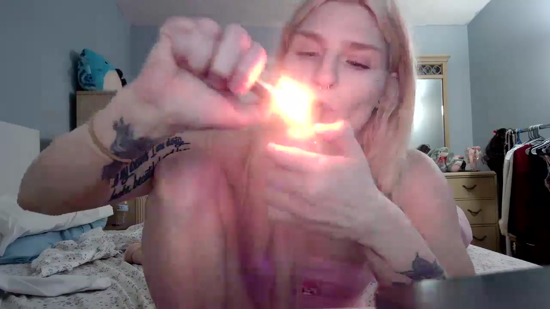 Gallery image thumbnail from DuckChan0's myfreecams stream on, 05/20/2024, 23:05 image 13 of 20