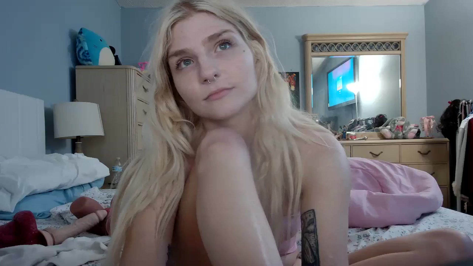 Gallery image thumbnail from DuckChan0's myfreecams stream on, 05/20/2024, 23:53 image 14 of 20